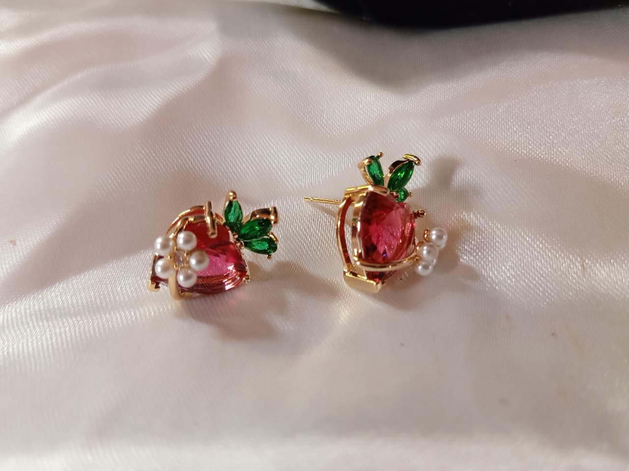 🍓 Strawberry Crystal Stud Earrings