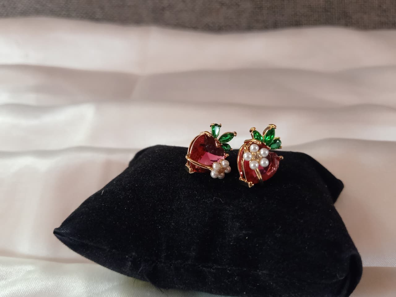 🍓 Strawberry Crystal Stud Earrings
