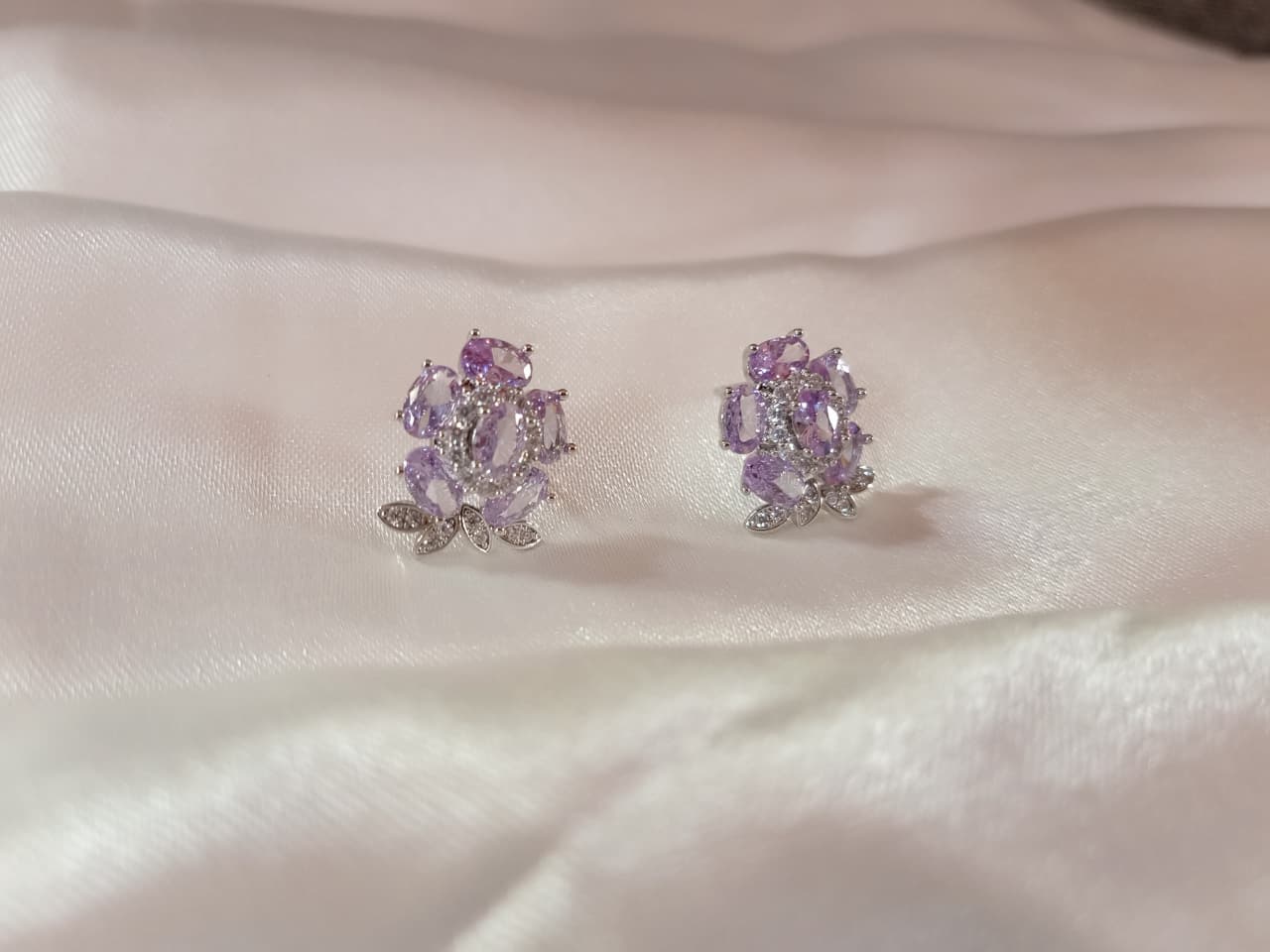 💜 Lavender Bloom Crystal Stud Earrings