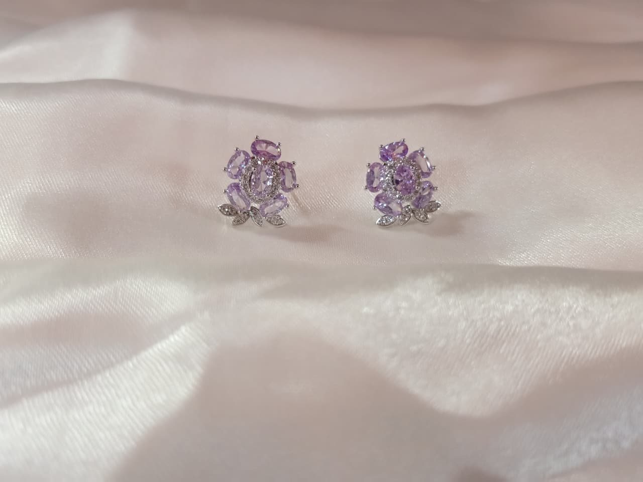 💜 Lavender Bloom Crystal Stud Earrings