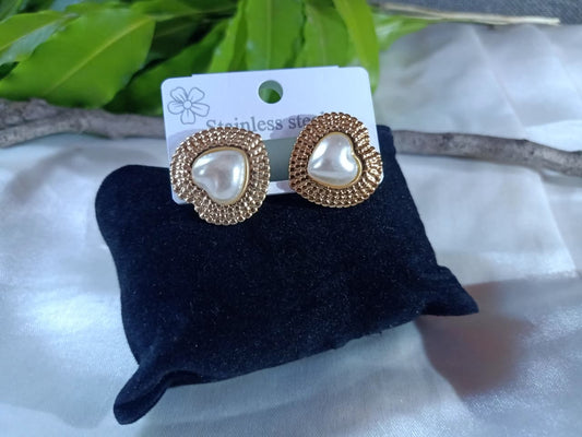 ✨ Heart Pearl Stud Earrings ✨