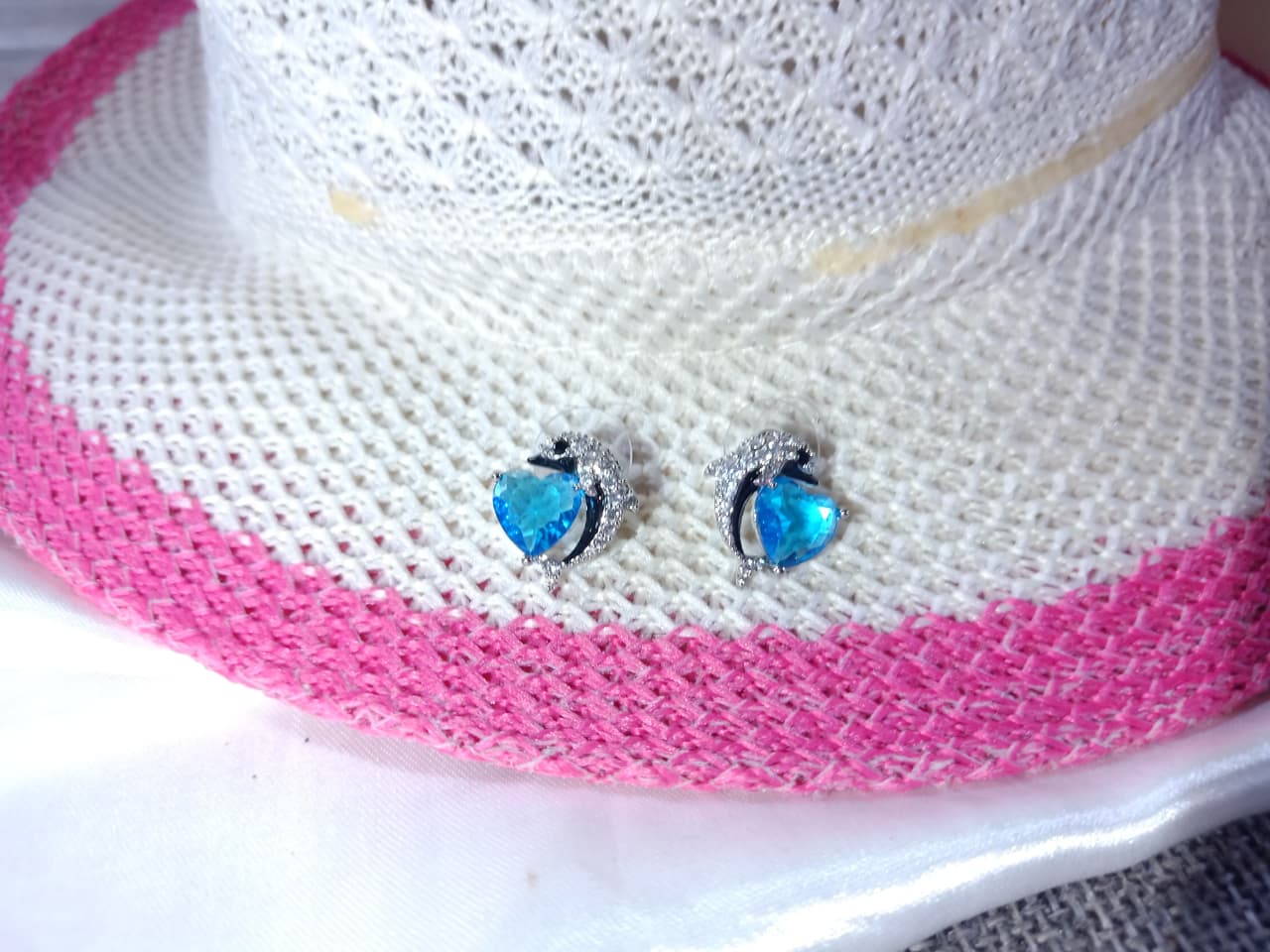 💙 Dolphin Heart Crystal Stud Earrings